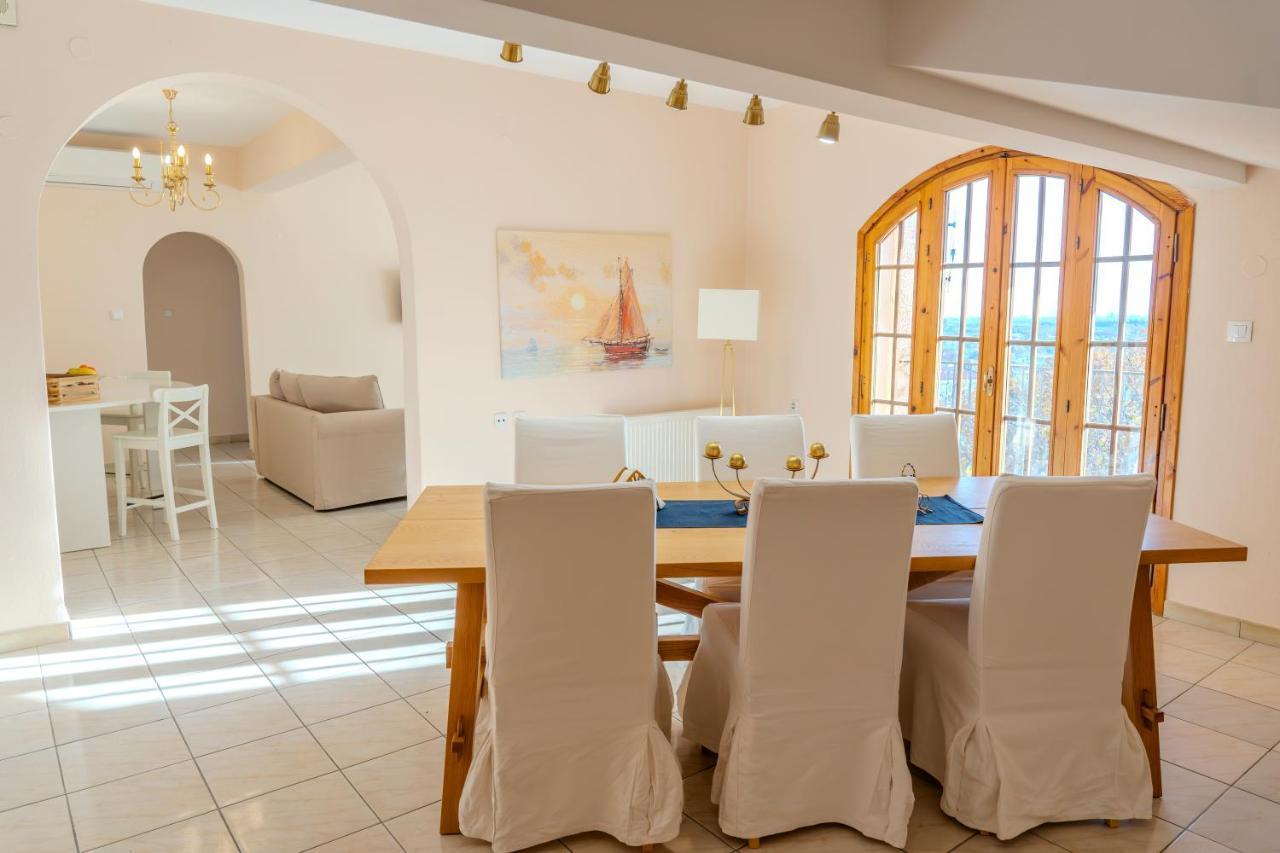 Georgina'S Meteora Loft Apartment กาลัมปากา ภายนอก รูปภาพ